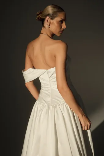 Le Blanc #LE171-1 #13 backface vertical cropped thumbnail