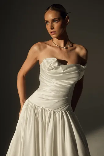 Le Blanc #LE171-1 #8 frontface vertical cropped thumbnail