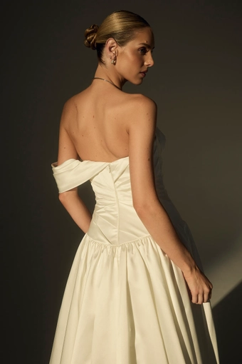 Le Blanc Rowe #6 backface vertical cropped thumbnail