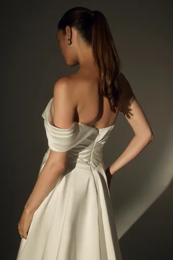 Le Blanc #LE171-2 #6 backface vertical cropped thumbnail