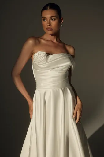 Le Blanc #LE171-2 #4 frontface vertical cropped thumbnail