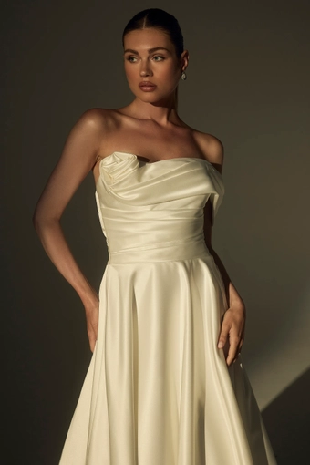 Le Blanc Rowe #2 frontface vertical cropped thumbnail