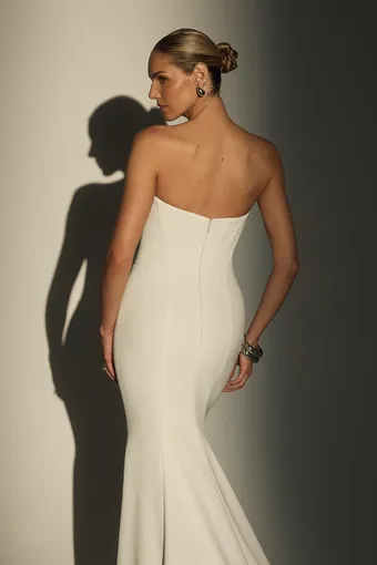 Le Blanc #LE172 #6 backface vertical cropped thumbnail