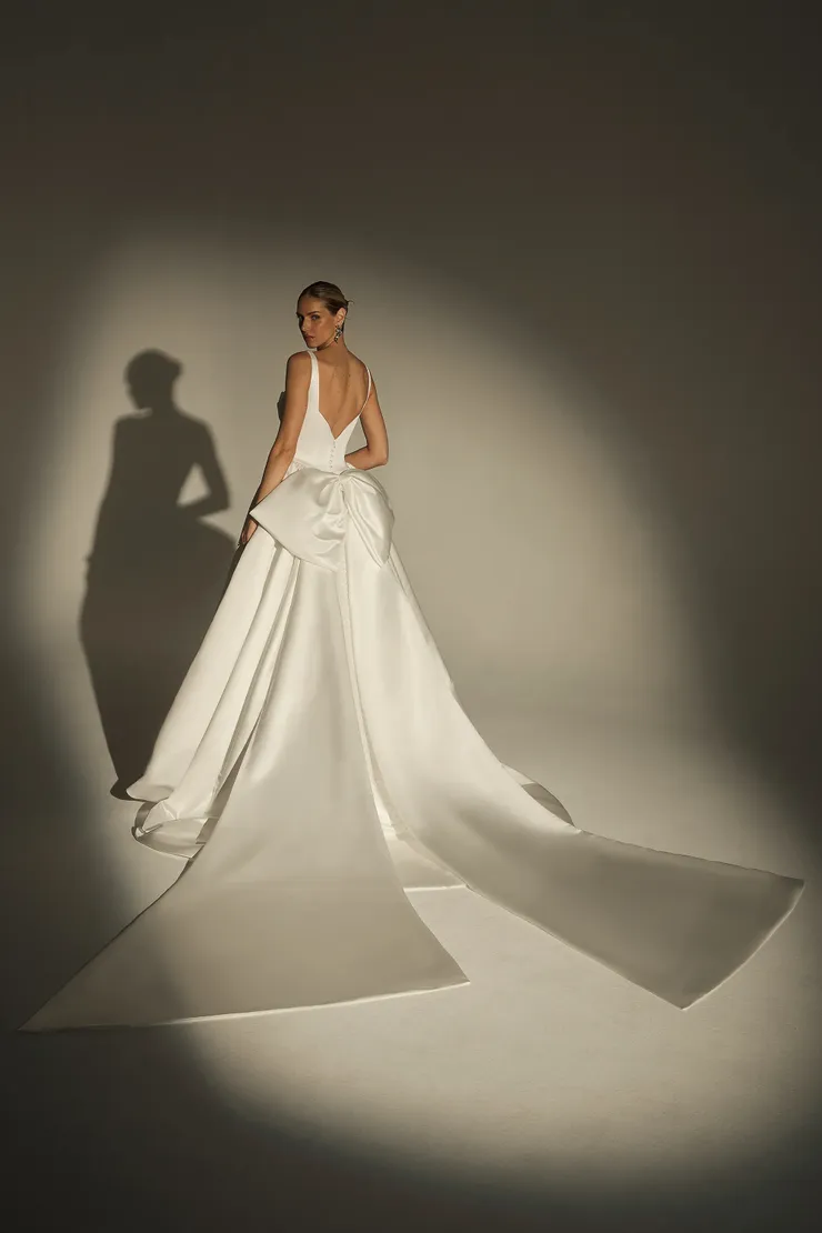 Casablanca Bridal LE173