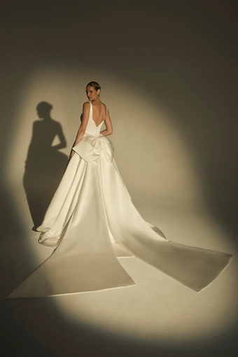 Le Blanc Mona #2 default backface vertical thumbnail