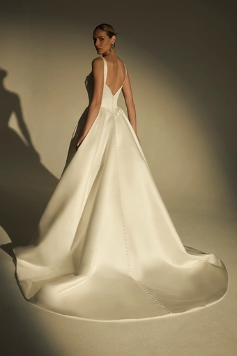 Le Blanc Mona #1 backface vertical thumbnail