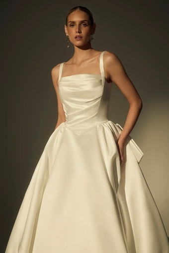 Le Blanc Mona #3 frontface vertical cropped thumbnail