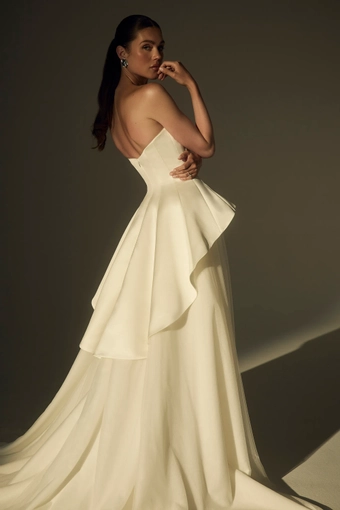 Le Blanc Josiane #3 backface vertical cropped thumbnail