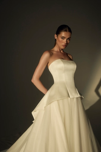 Le Blanc Josiane #2 frontface vertical cropped thumbnail