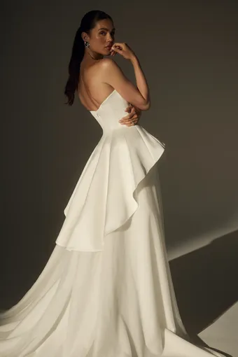 Le Blanc #LE174 #6 backface vertical cropped thumbnail