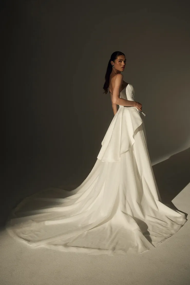 Casablanca Bridal LE174