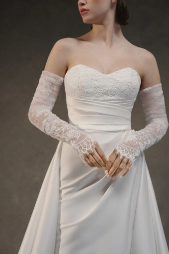 Blue Willow by Anne Barge Lila #5 frontface vertical cropped thumbnail