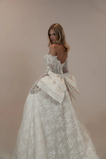 Augusta Colby John #5 backface vertical cropped thumbnail