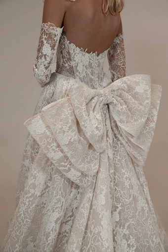 Charlotte Colby John #5 backface vertical cropped thumbnail