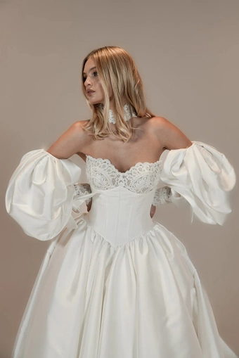 Vivienne Colby John #3 frontface vertical cropped thumbnail