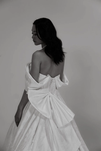 Colby John L2618 Gisele #3 backface vertical cropped thumbnail