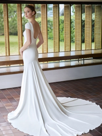 Privee by Pronovias #Agnies #1 default backface vertical thumbnail