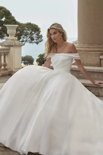 Privee by Pronovias #Ainsley #1 frontface vertical thumbnail