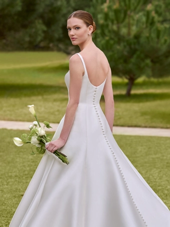 Privee by Pronovias #Allinia #3 backface vertical cropped thumbnail