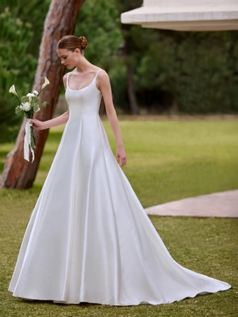 Privee by Pronovias #Allinia #1 frontface vertical thumbnail