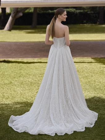 Privee by Pronovias #Assou #1 default backface vertical thumbnail