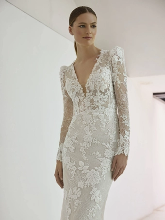 Privee by Pronovias #Aysun #2 frontface vertical cropped thumbnail