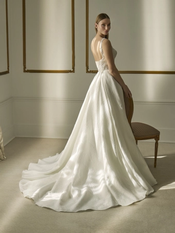 Privee by Pronovias #BOEOTIA #2 backface vertical thumbnail