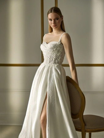 Privee by Pronovias #BOEOTIA #4 frontface vertical cropped thumbnail
