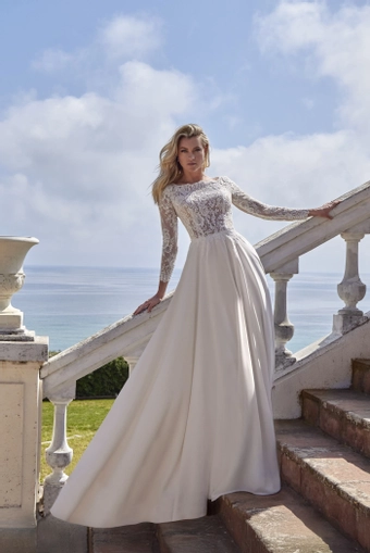 Privee by Pronovias Danyah #1 frontface vertical thumbnail