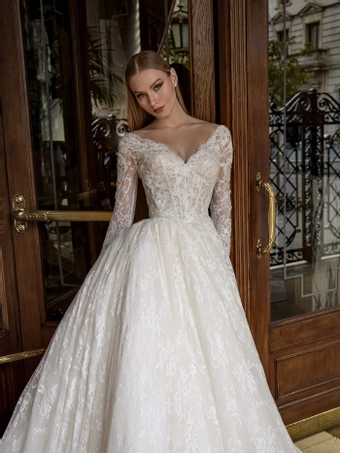 Privee by Pronovias DRIOS #5 frontface vertical cropped thumbnail