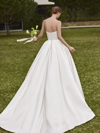 Privee by Pronovias Eimera #1 default backface vertical thumbnail