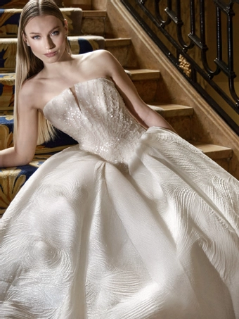 Privee by Pronovias #EUNOE #5 frontface vertical cropped thumbnail