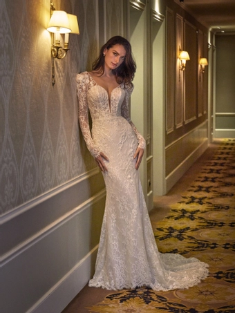 Privee by Pronovias #EURYTE #1 frontface vertical thumbnail