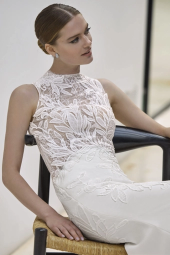 Privee by Pronovias Linoy #2 frontface vertical cropped thumbnail