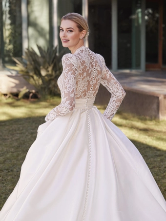 Privee by Pronovias Massy #4 backface vertical cropped thumbnail