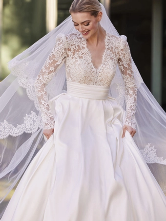 Privee by Pronovias Massy #2 frontface vertical cropped thumbnail