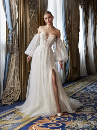 Privee by Pronovias #OENEIS #1 frontface vertical thumbnail