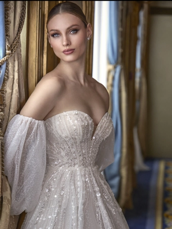 Privee by Pronovias #OENEIS #4 frontface vertical cropped thumbnail