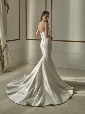 Privee by Pronovias #ORNEA #2 backface vertical thumbnail