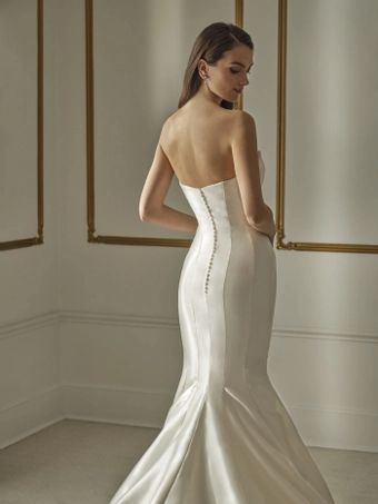 Privee by Pronovias #ORNEA #5 backface vertical cropped thumbnail
