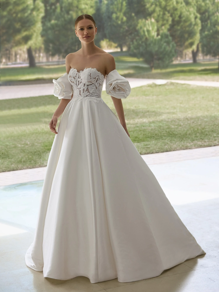 Privee by Pronovias Rawand Default Image