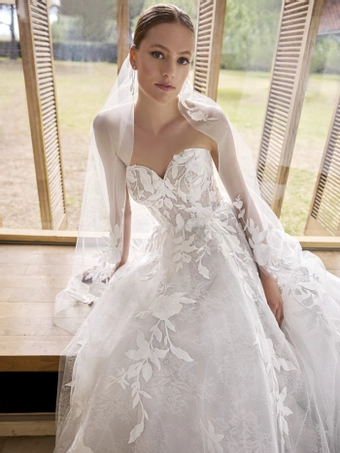 Privee by Pronovias Sibila #0 frontface vertical cropped thumbnail