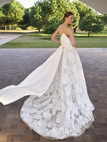 Privee by Pronovias #Sorany #1 default backface vertical thumbnail