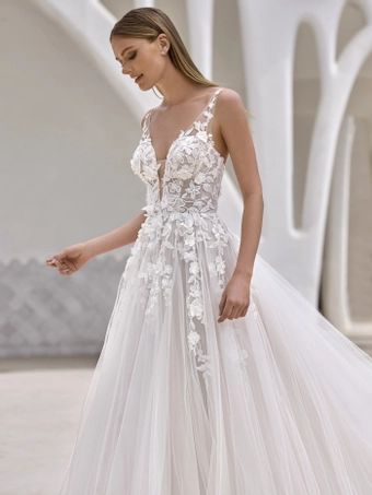 Privee by Pronovias #Yeoh #1 frontface vertical cropped thumbnail