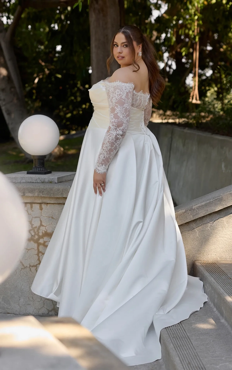 Essense of Australia Plus Size Every Body Every Bride Spring 2026 Backface Thumbnail Image