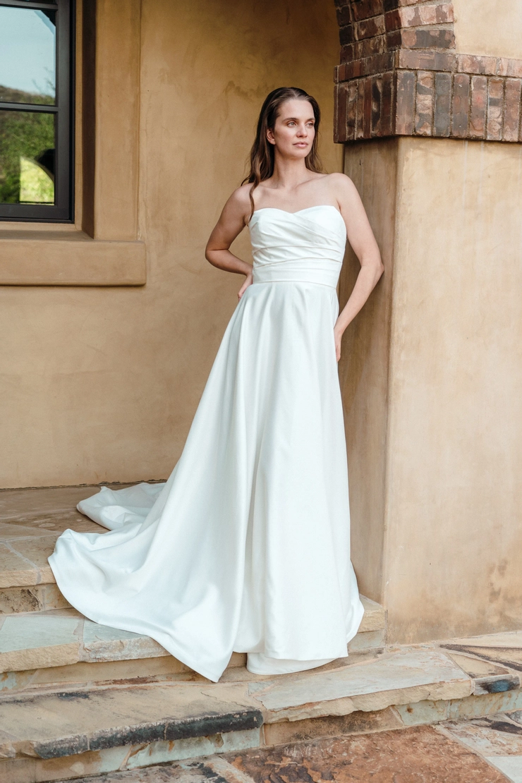 Nantes Collection by Evelyn Bridal Faye Image