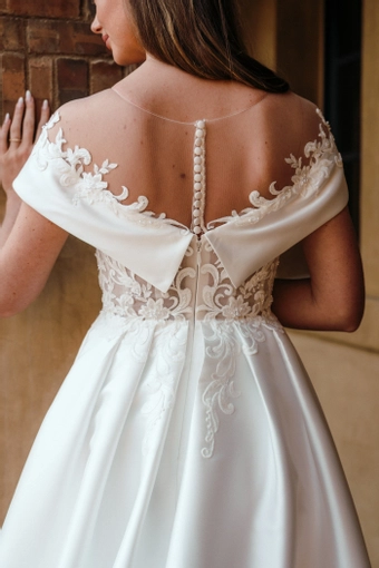 Nantes Collection by Evelyn Bridal Aria #6 backface vertical cropped thumbnail