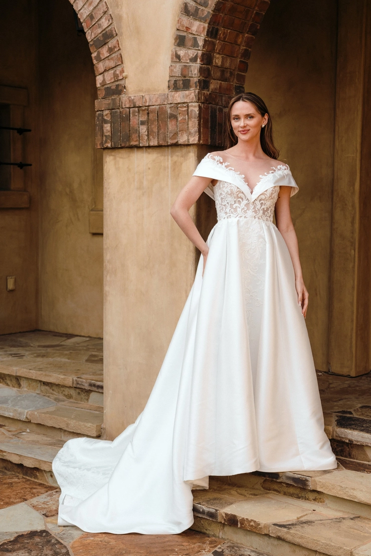 Nantes Collection by Evelyn Bridal Aria Image