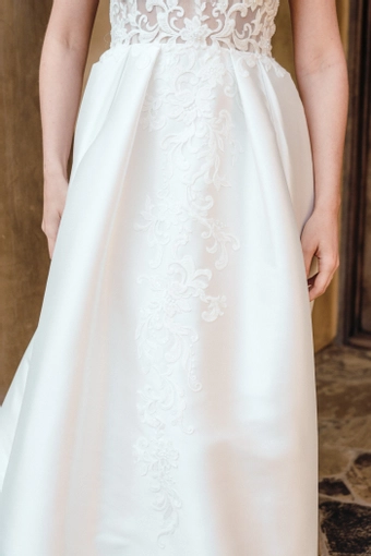 Nantes Collection by Evelyn Bridal Aria #5 frontface vertical cropped thumbnail