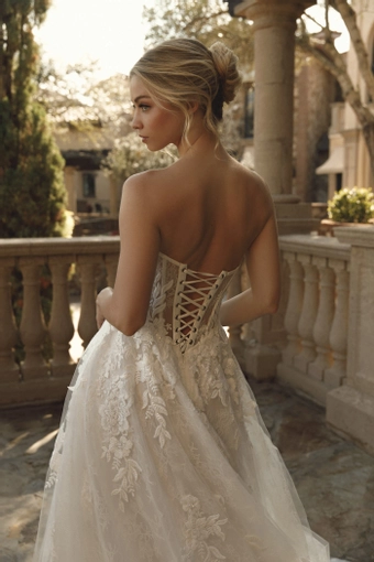 Elissar Isla #7 backface vertical cropped thumbnail